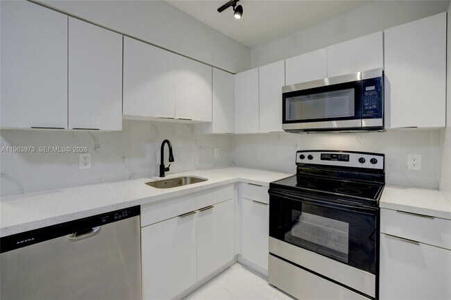 Photo - 1740 Funston St Unidad 12