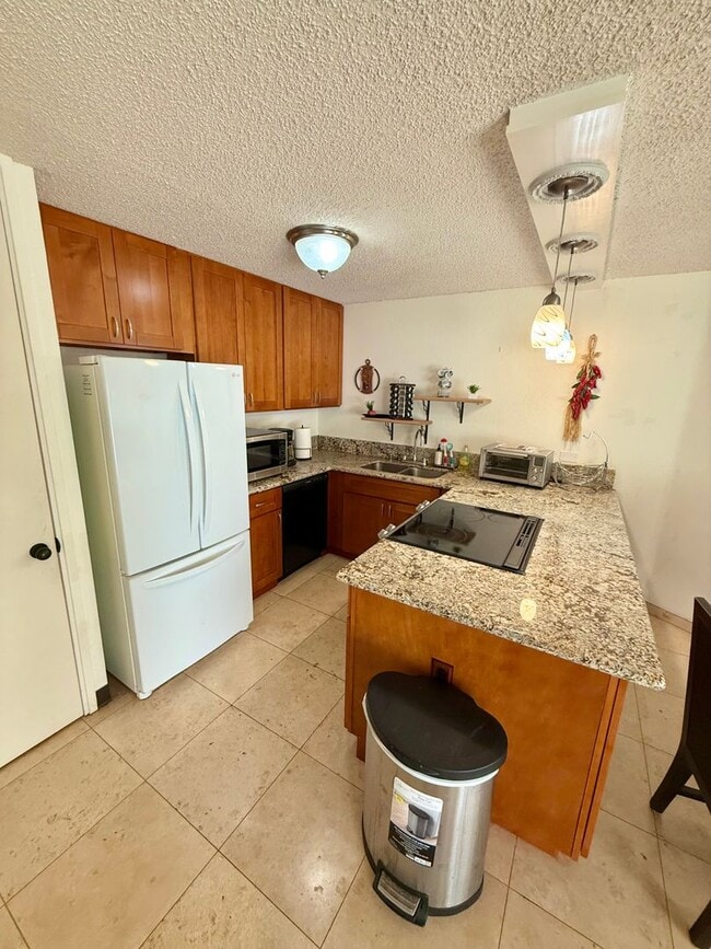 Photo - Spacious Fully Furnished 1 Bedroom / 1 Bathroom Condo For Rent in Maalea Mermaid with an ocean view!