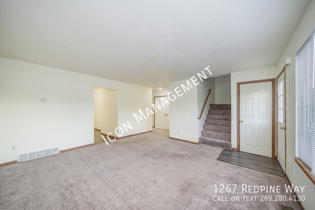 Photo - 1267 Redpine Way