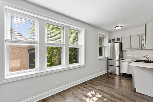 Photo - 1521 W Sherwin Ave Unit 304