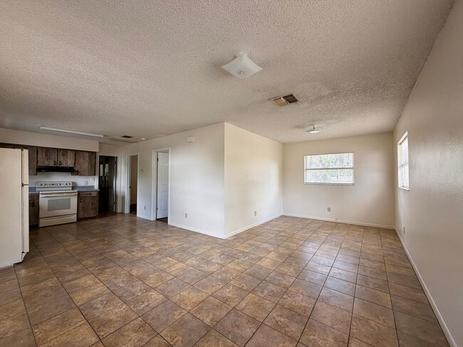 Photo - Adorable 2 bed/1 bath second floor apartment!
