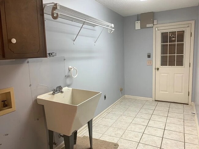 Photo - 386 Meloney Dr