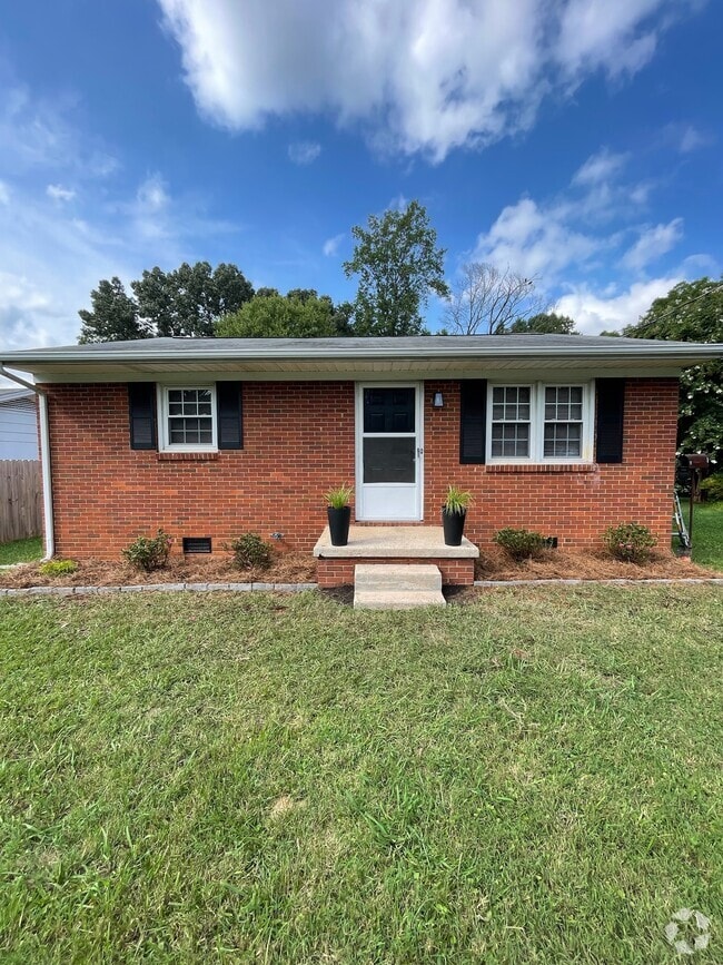 Building Photo - 315 Summit Rd Rental
