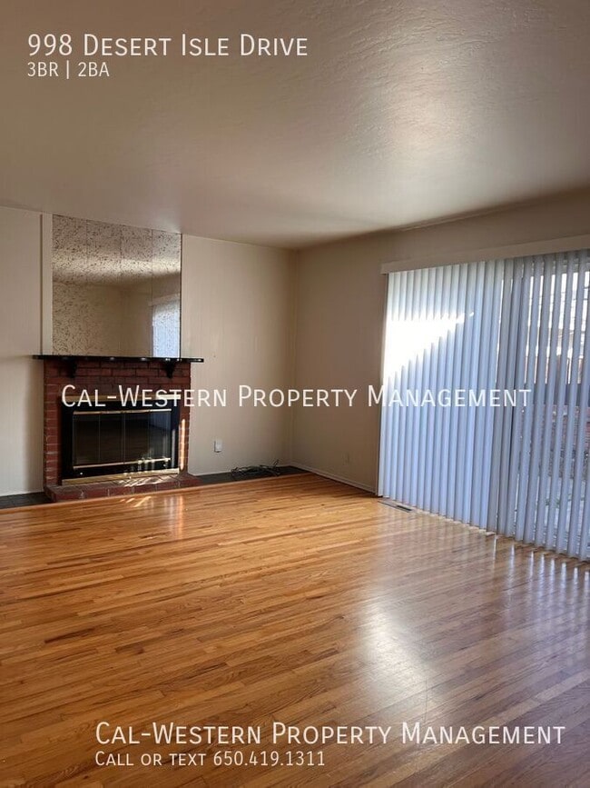 Photo - 998 Desert Isle Dr