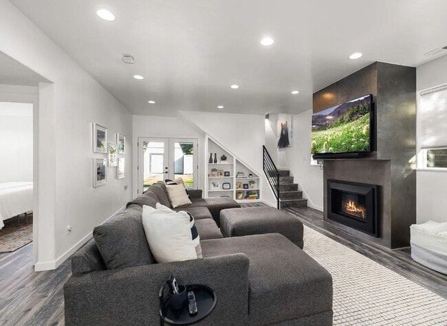 Photo - 4 Bed, 2 Bath, Fully Furnished, 2 Level Home, Fenced Yard