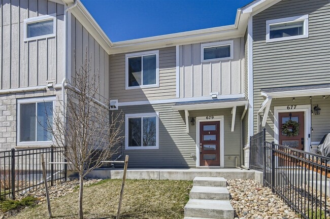 Building Photo - Beautiful SW Longmont Townhome