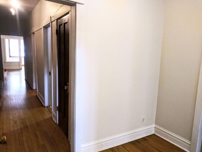 Photo - 709 W Cornelia Ave Unit 2