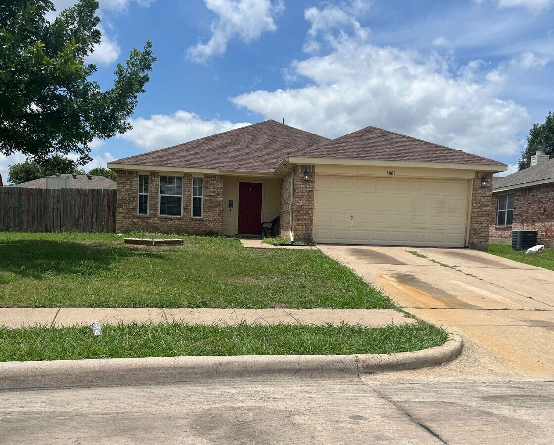3 Bed, 2 bath home in Burleson ISD - Great Location! - 3 Bed, 2 bath home in Burleson ISD - Great Location!