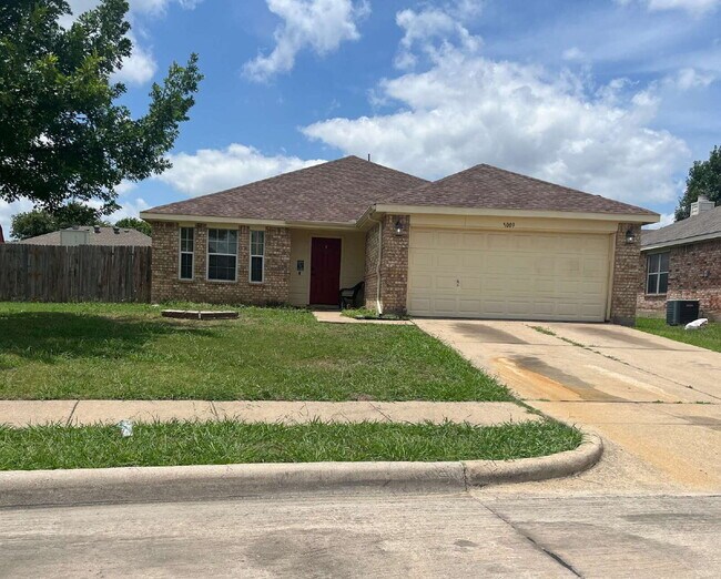 Building Photo - 3 Bed, 2 bath home in Burleson ISD - Great Location!