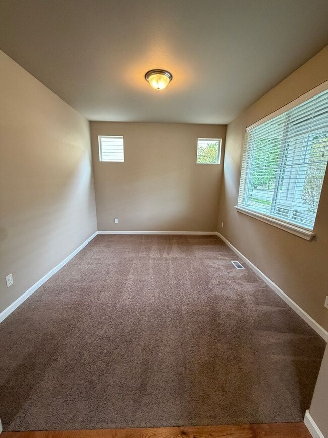 Photo - 1415 Grindstone Dr SE