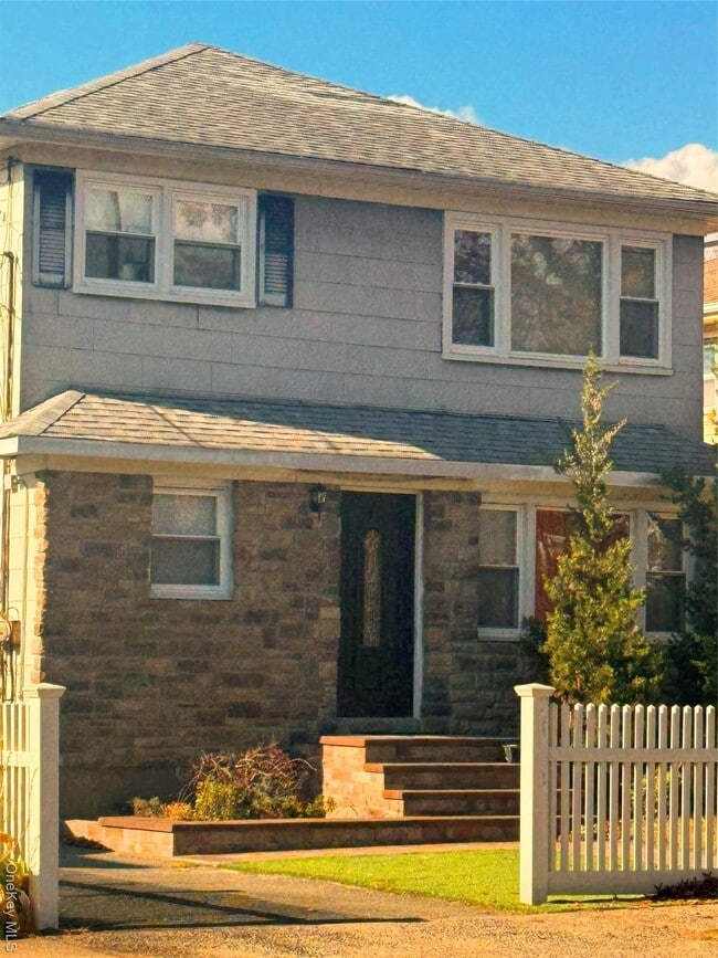 Building Photo - 121 Nassau Blvd