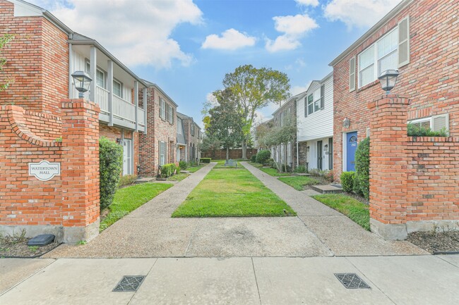 Photo - 2505 Watertown Mall St Unit 86