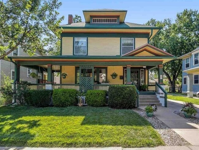 Building Photo - Beautiful College Hill Home