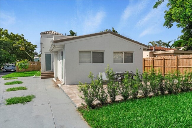 Photo - 1637 Jackson St Unit 1-3