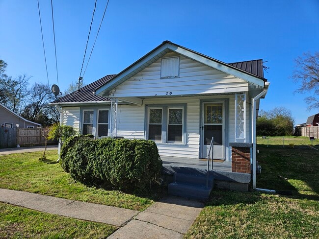 Photo - 219 W Adams Ave