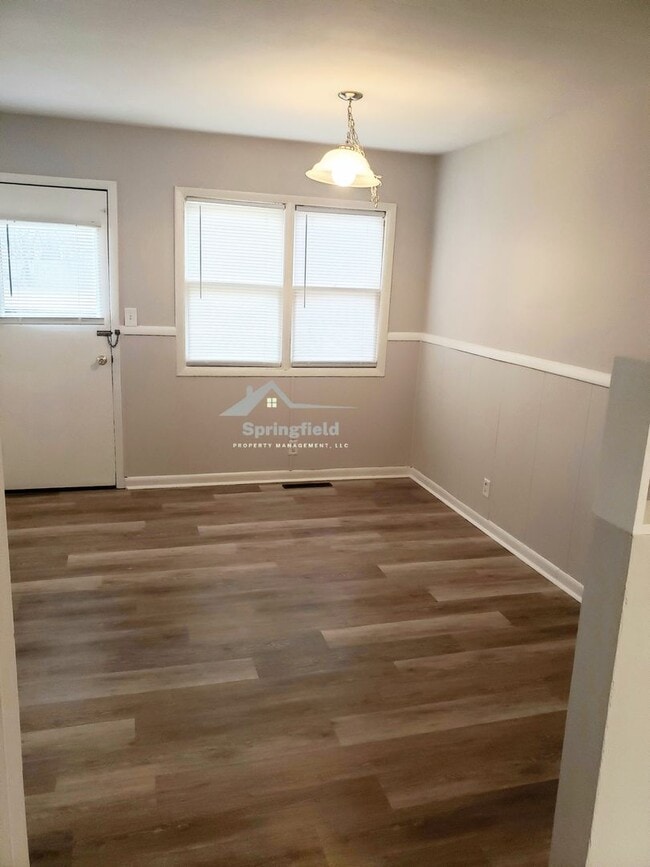 Photo - Cute Bunglo Style, 2 Bed Rooms, 1 Bath, 1 Car Garage w/ Opener