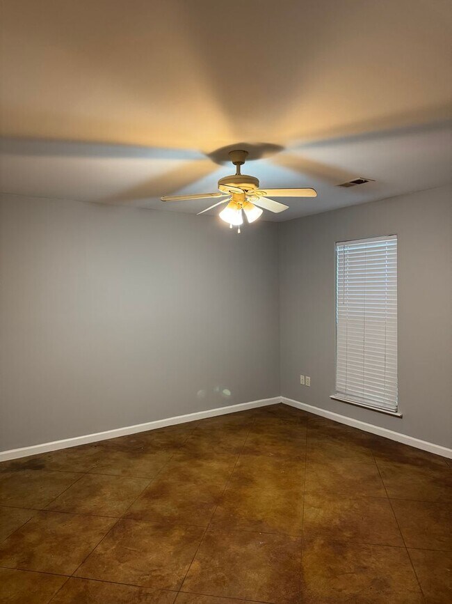 Photo - 411 Bruce St