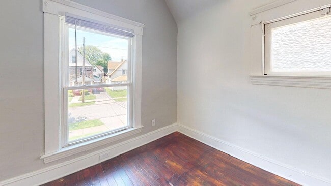 Photo - 3865 W 16th St