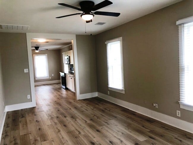 Photo - 3022 School St