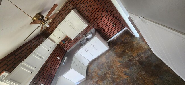 Photo - 17001 Lipton Ave