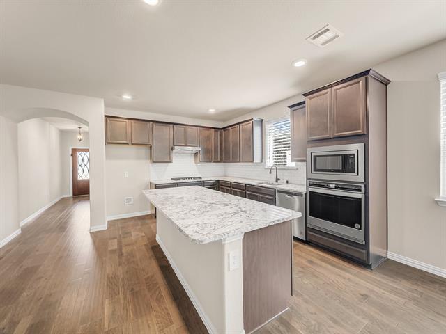 Photo - 1516 Fairweather Way