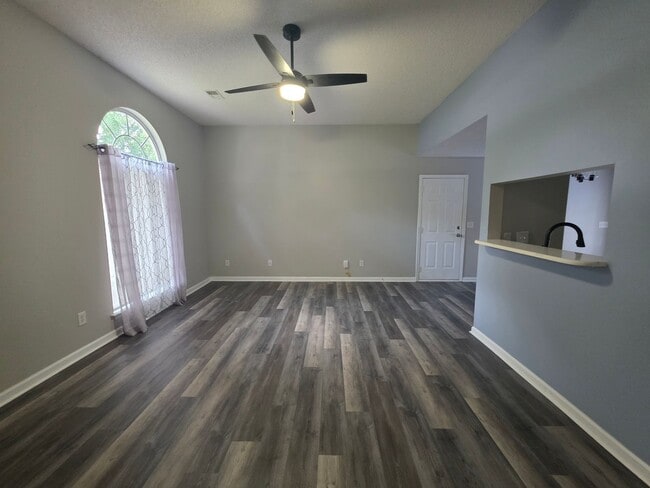 Photo - 1653 Kennerly Rd