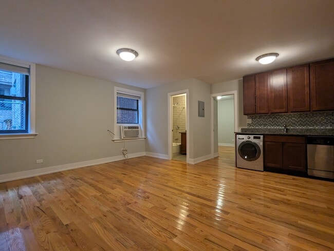 Building Photo - 556 W Arlington Pl
