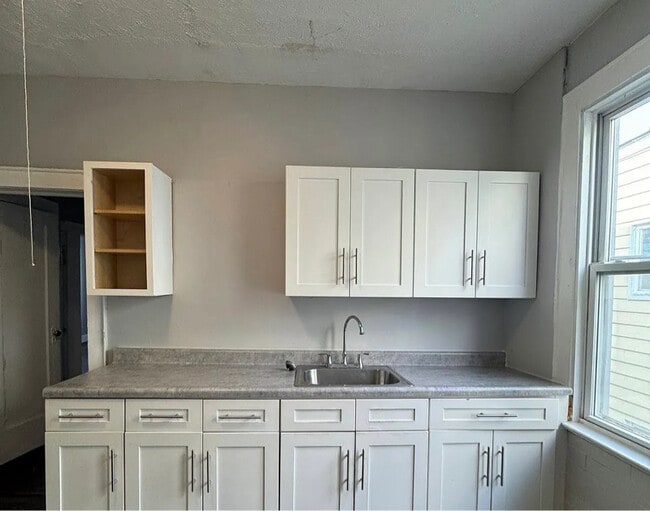 Photo - 416-418-418 Leslie St