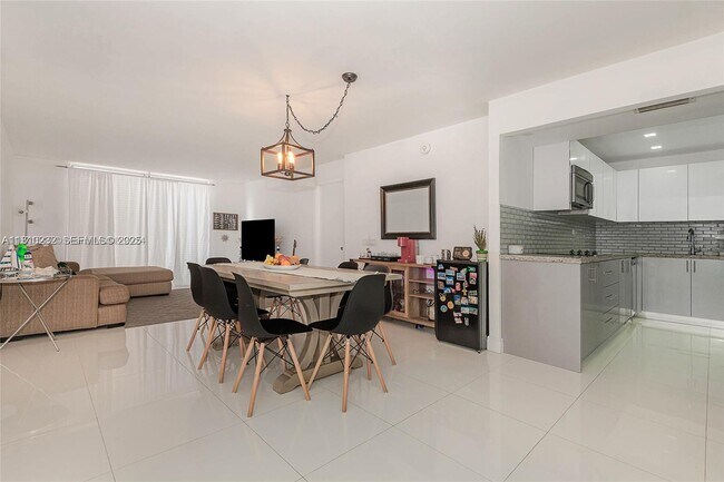 Photo - 6039 Collins Ave Unit 307
