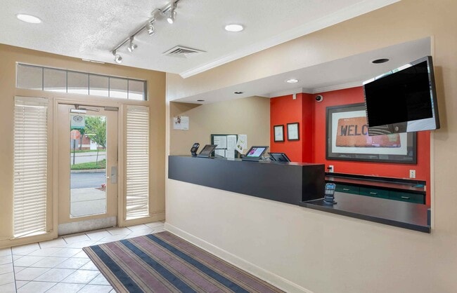 Furnished Studio-Richmond - West End - I-64