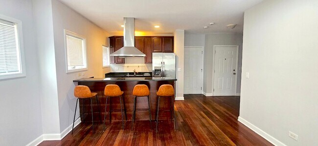 3359 S Ashland Ave Unit 1R
