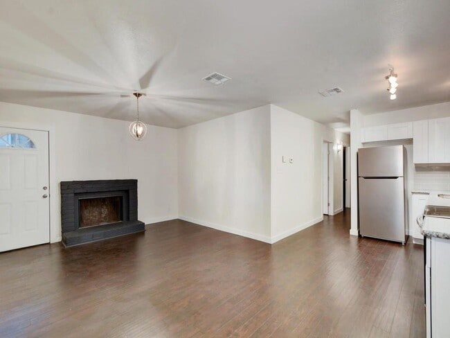 Photo - 2706 Parker Ln Unidad B