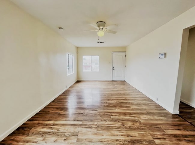 Building Photo - Beautiful 4 Bedroom 2 Bath