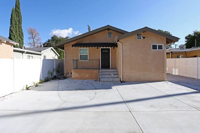 Photo - 10619 Rhodesia Ave