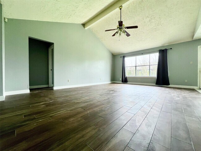 Photo - 1338 Holbech Ln