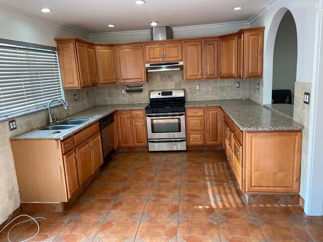 Photo - 19050 Kittridge St