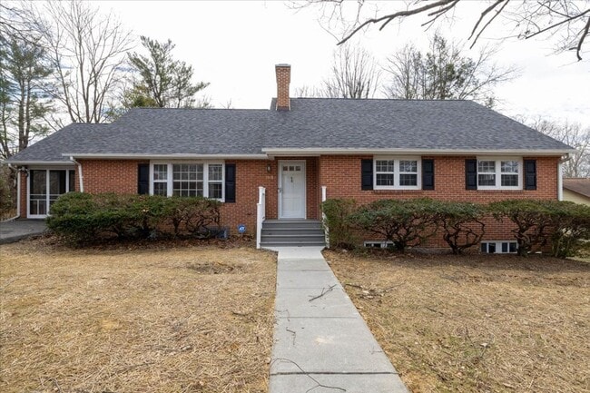 Spacious Blacksburg Home with Utilities In... - Spacious Blacksburg Home with Utilities In...