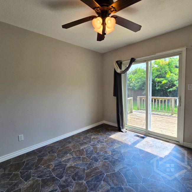 Photo - 3-Bedroom House in Tillsonburg!!