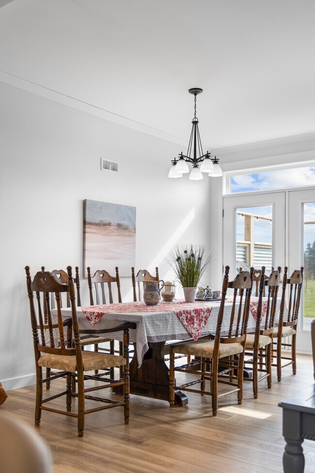 Photo - 425 Kelvin Rd