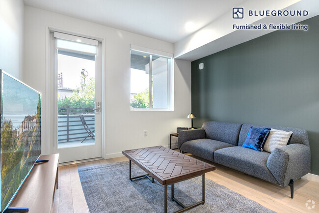 Building Photo - 8820 Sepulveda Eastway Rental