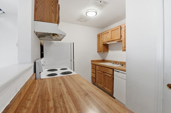 Photo - 5041 Garrison St