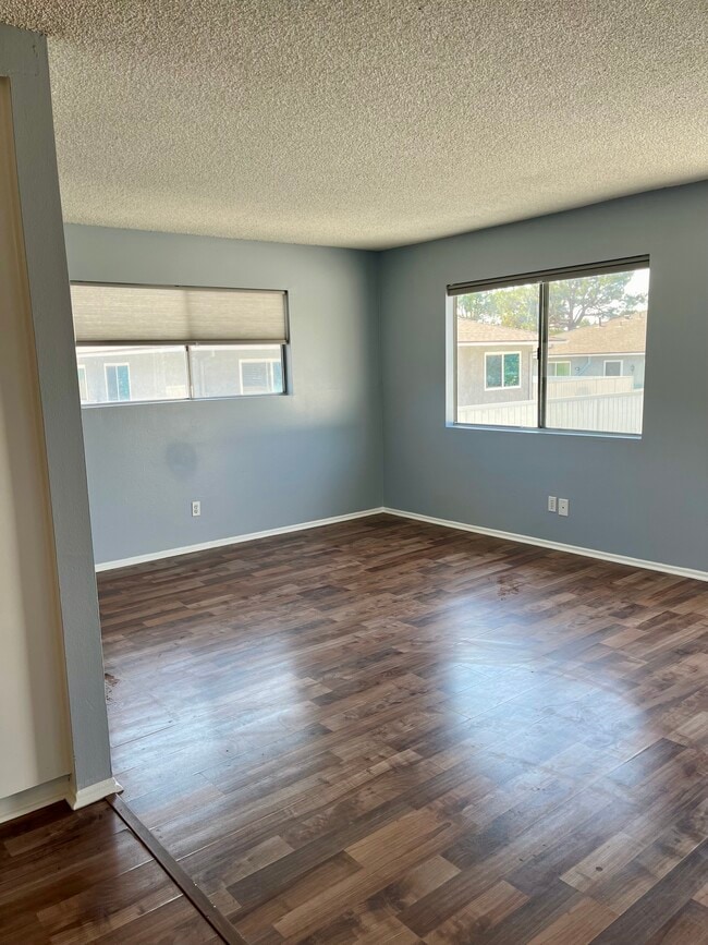 Photo - 28167 Robin Ave