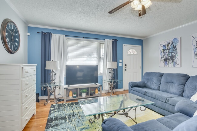 Photo - 1127 Magnolia Dr