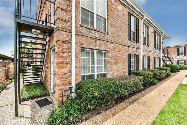Building Photo - 6410 Del Monte Dr Unit 89