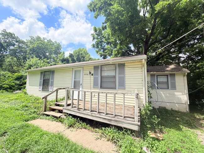 Building Photo - 806 1/2 E Devon St (MOVE-IN READY)!!