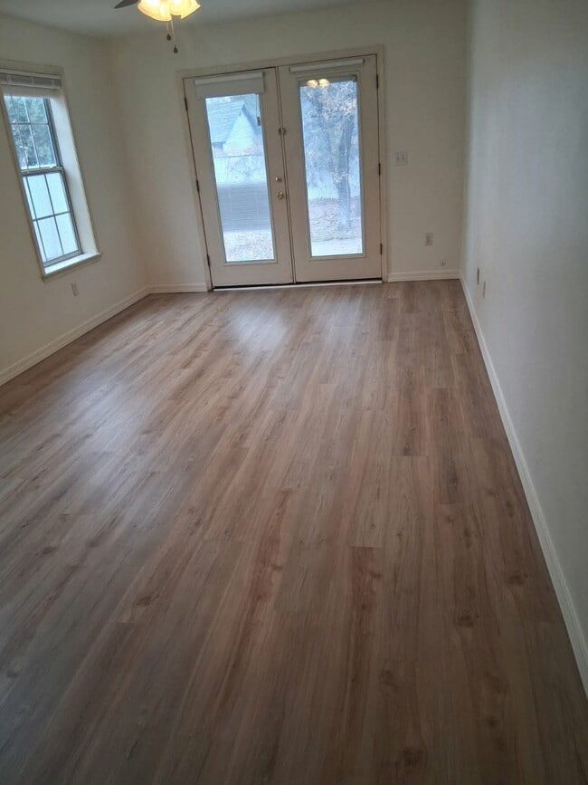 Photo - 1650 W Nikolaus