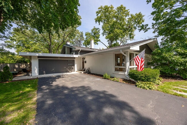Photo - 1024 Catalpa Ln