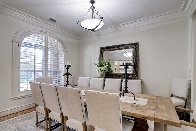 Photo - 127 E Bracebridge Cir