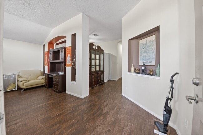 Photo - 21430 Meadowhill Dr