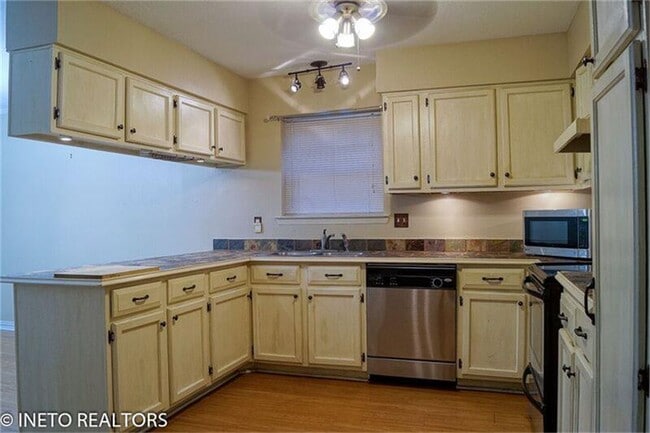 Photo - 29 Coralberry Ct